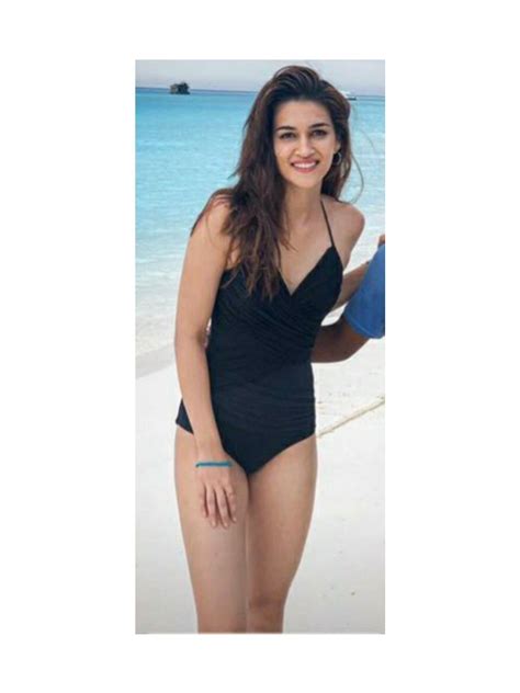 Pin By Hassaan Kamran On Kriti Sanon Bollywood Actress Bikini