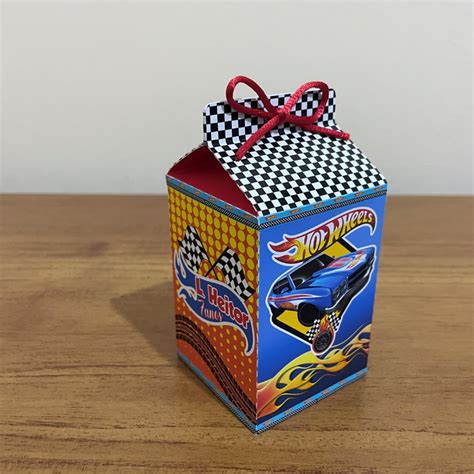 Caixa Milk e Caixa Pirâmide Hot Wheels Básica Elo