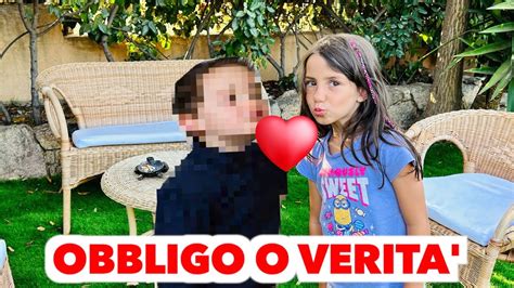 GIOCO A OBBLIGO O VERITA CON LA BOTTIGLIA GIGANTE Anastasia Bacia 4