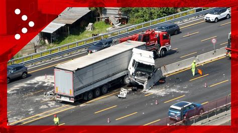 Incidente Sulla A8 Tir Sfonda I Guard Rail E Salta La Carreggiata Le