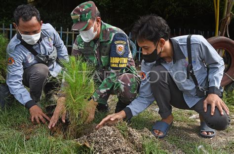 Aksi Bersih Sampah Pemuda Peduli Lingkungan Antara Foto