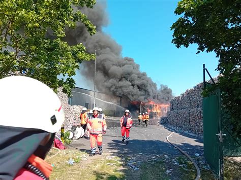 Braunschweig Gro Brand Drei Alba Mitarbeiter Verletzt News De