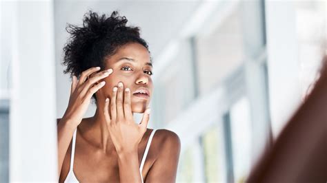The Proper Way To Remove Whiteheads