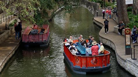 Boat Tour Along Riverwalk in San Antonio - SAN ANTONIO, UNITED STATES ...