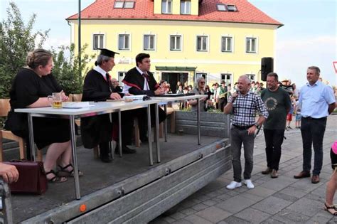 Tolle Stimmung Bei 100 Jahr Feier Der Feuerwehr