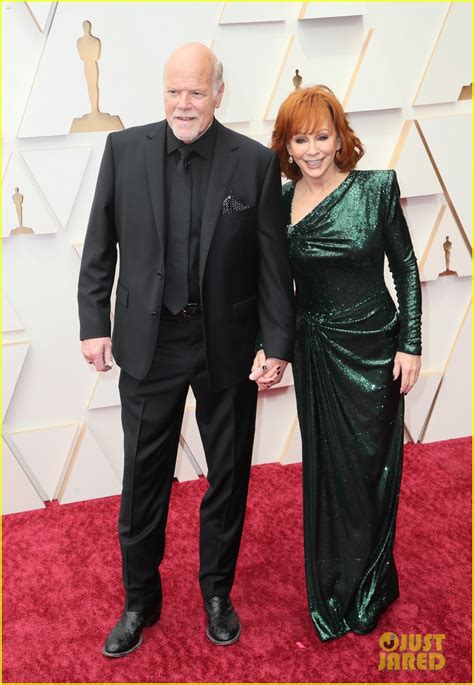 Who Is Reba Mcentires Boyfriend She Started Dating Rex Linn In 2020