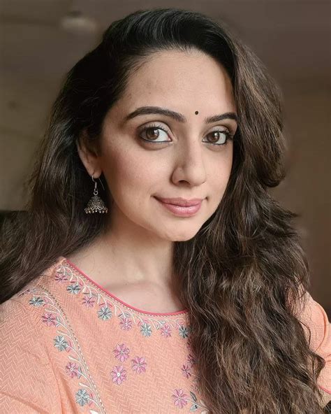 Shruti Marathe Hot And Beautiful Wallpapers