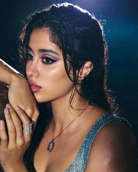 Janhvi kapoor latest hot photos goes viral ಅಬಬಬಬ ಎಥ ಸದರಯ ನಡತತಲ ಇರ