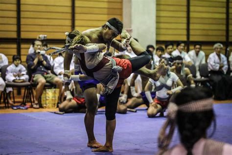 Hot girl làng võ Campuchia gây sốt với vẻ đẹp dữ dội nhưng không kém phần quyến rũ