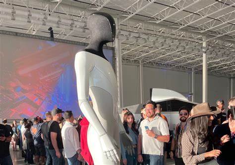 Tesla To Employ Thousands Of Its "Humanoid Robots" In Its Factories ...