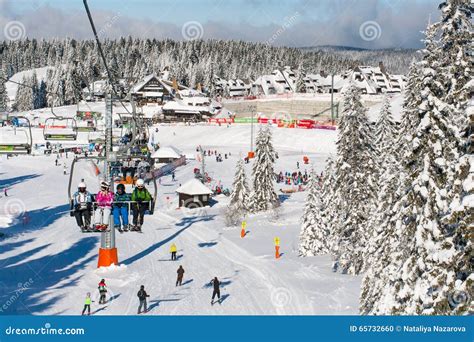 Estância De Esqui Kopaonik Sérvia Povos No Elevador De Esqui