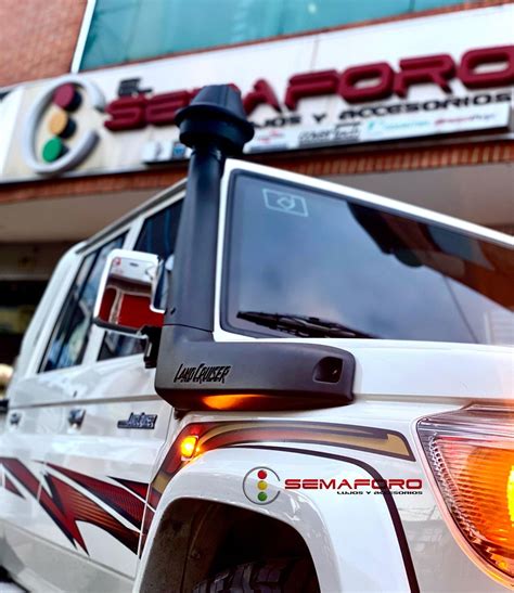 líneas árabes importadas Toyota land cruiser FJ79 PICK UP El Semáforo