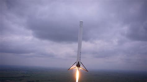 Photos: SpaceX's Amazing Falcon 9 Reusable Rocket Prototype in Pictures ...