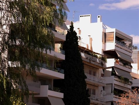 Golden Visa change surprises | eKathimerini.com