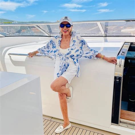 10 Latest Hot Joan Collins Bikini Pics