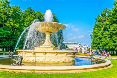 Fonte No Jardim Saxon De Ogrod Saski O Parque Público Mais Antigo Da