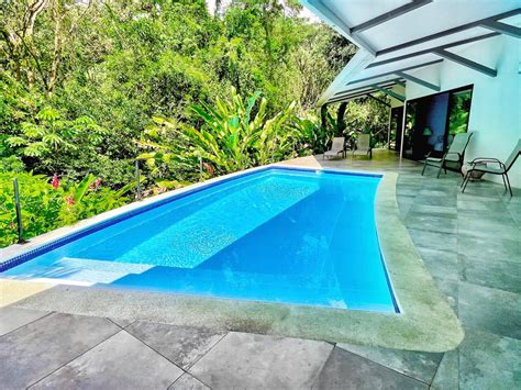 2.24 ACRES - 7 Bedroom Ocean View Estate, 2 Pools, Perfect For Air BnB ...