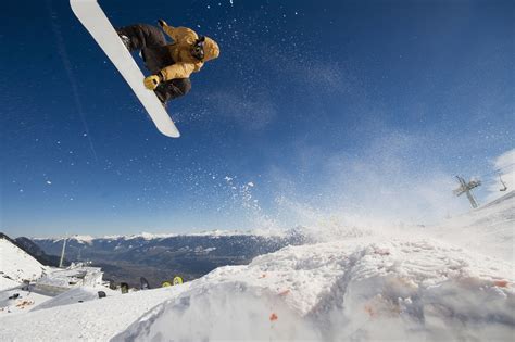 The 8 Best Men's Freestyle Snowboards of 2019