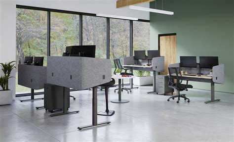 Privacy Desk Surround 60 | Privacy in an Open Office | Vari®