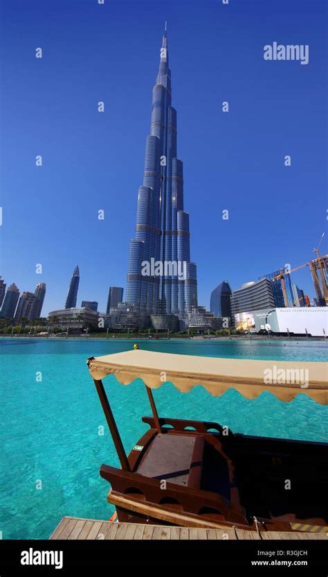 Souk Al Bahar Bridge Burj Khalifa Fountain Hi Res Stock Photography And