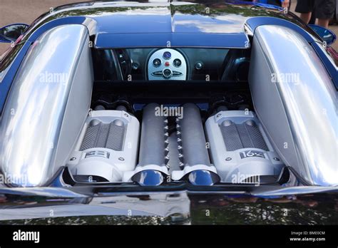 Bugatti Veyron Engine Stock Photo: 29811172 - Alamy