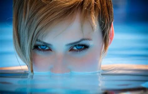 Обои girl Model photo water blue eyes short hair blonde portrait на телефон и рабочий