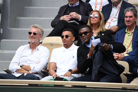 Photo Denis Brogniart Marcel Desailly Et Son Fils Dans Les Tribunes