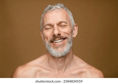 Mature forte poitrine résultats 3 1 mille dimages libres de droits de photos de stock et d