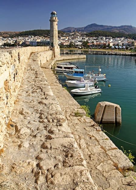 Faro En El Casco Antiguo De La Ciudad De Rethymno En La Isla De Creta