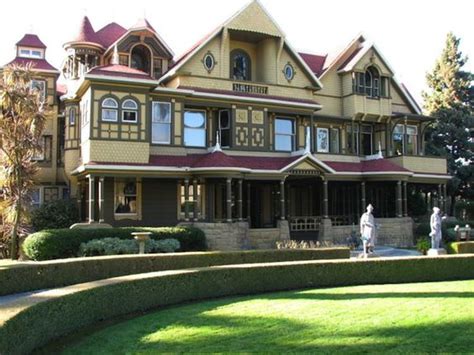 Take A Flashlight Tour Of The Winchester Mystery House Sarah