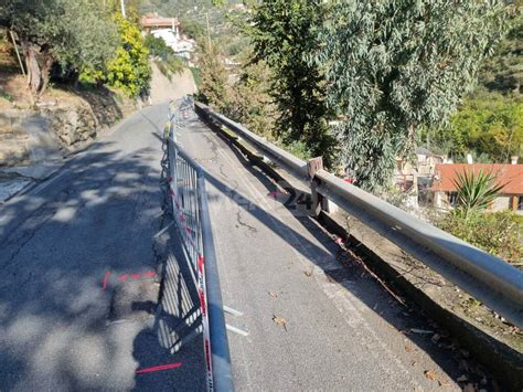 Chiusura temporanea della strada per Verezzo, le variazioni degli orari ...