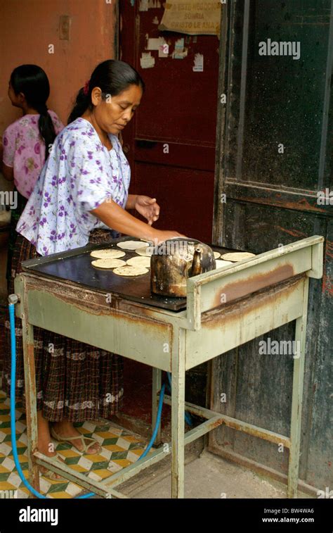 Maya woman cooking corn tortillas on a grill in Coban, Alta Verapaz ...