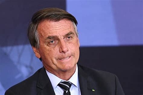 Bolsonaro Veta Gratuidade De Absorventes E Direitos Humanos