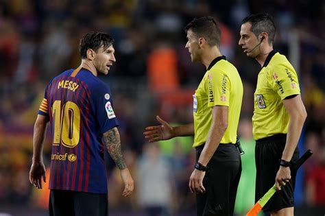 El enojo de Messi con el árbitro Gil Manzano - TyC Sports | Messi, Liga