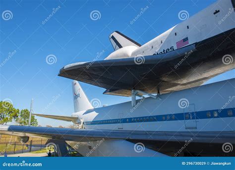 Space Shuttle in Johnson Space Center, Houston, TX, USA Editorial Stock Image - Image of ...