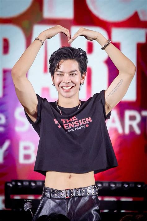 방탄소년단 BTS EXO 엑소 adlı kullanıcının Babi babe BillyBabe บลลเบบ panosundaki Pin