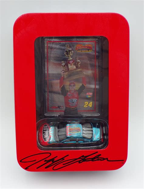 Jeff Gordon 2001 DuPont / 2001 Einston Cup Championship 1:64 Nascar Diecast