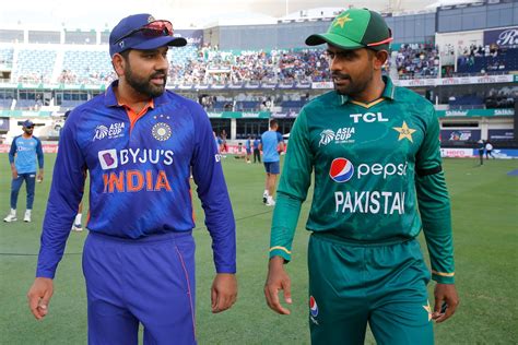 Asia Cup 22 Kohli Slams 60 As India Make 1817 Against Pakistan