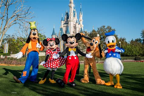 Come Visit Goofy Mini Mouse Mickie Mouse Pluto And Donald Duck At