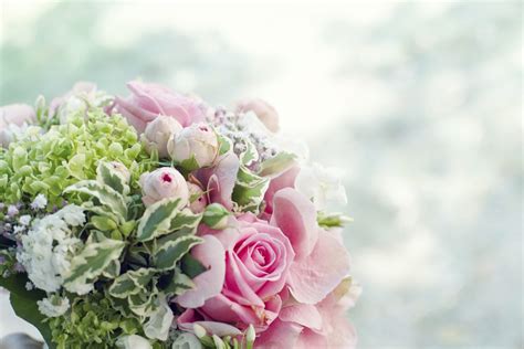 Average Cost of Wedding Flowers in 2022 - Yeah Weddings