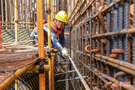 新春走基层·【春节我在岗】建筑工人跑出建设“加速度” 光明网