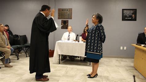 New Mayor Of Vinton Sworn In On Monday