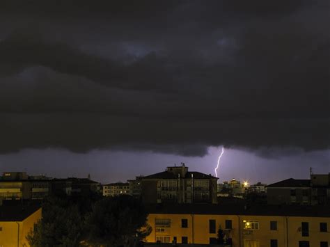 Notte Di Fulmini Quasi In Mare Aperto Quilivorno It