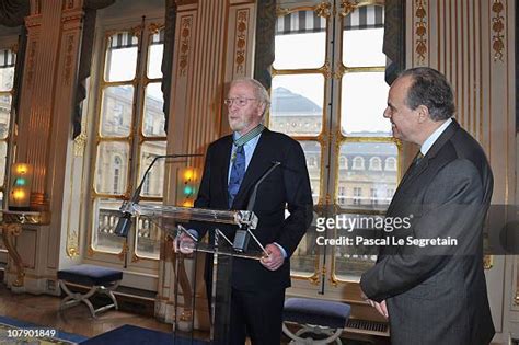 Actor Michael Caine Awarded Commandeur Des Arts Et Des Lettres At Ministere De La Culture Stock