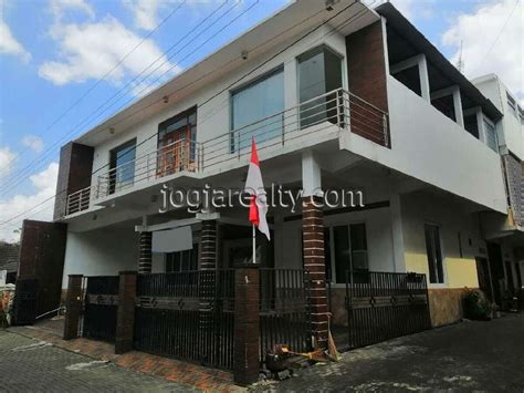 Rumah Induk Dan Kos Lantai Kampus Ugm Sleman Yogyakarta Dijual