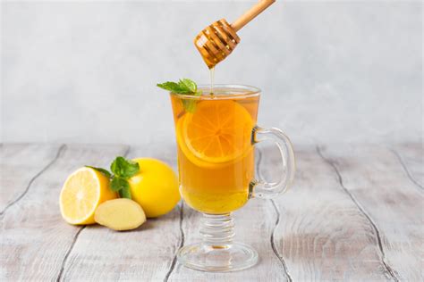 Honey and Lemon Water: 7 Amazing Benefits and a Healing Recipe