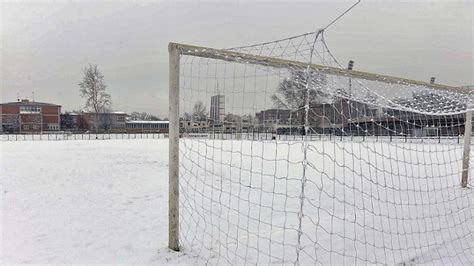 Campi Impraticabili Sospesi Tutti I Campionati Di Calcio