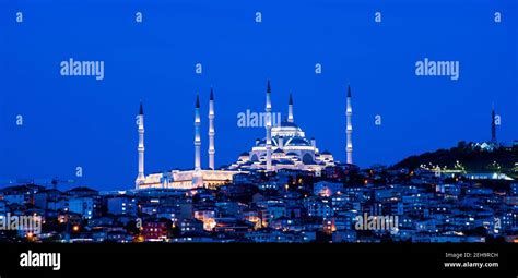 CAMLICA MOSQUE in Istanbul, Turkey. Camlica Mosque is Turkey's biggest ...