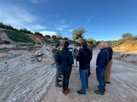 Barrachina supervisa las obras de reparación de caminos rurales con 29