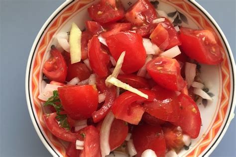 Klassischer Tomatensalat Rezept